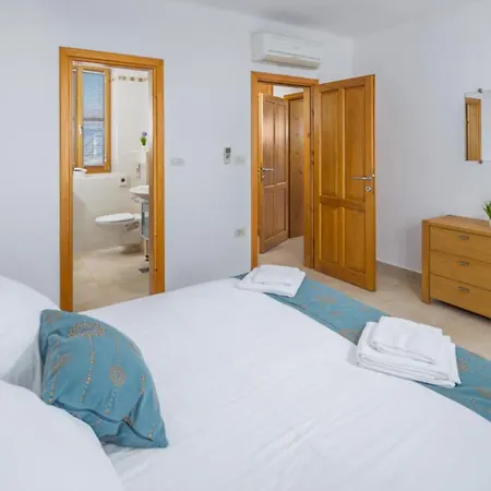 Morgan For 8 People In Istria With 45 M2 Private Pool & Pet Friendly Donje Baredine