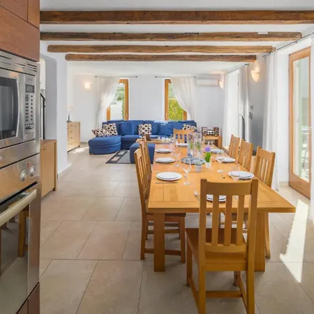Morgan For 8 People In Istria With 45 M2 Private Pool & Pet Friendly Villa Donje Baredine